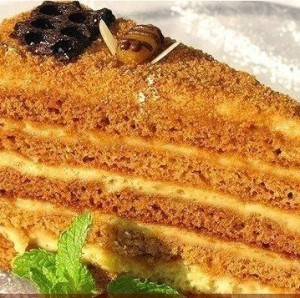 Russian honey cake medovik