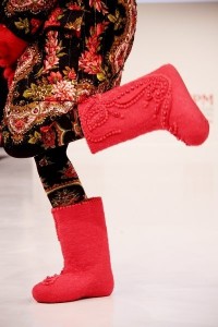 Russian valenki boots red style